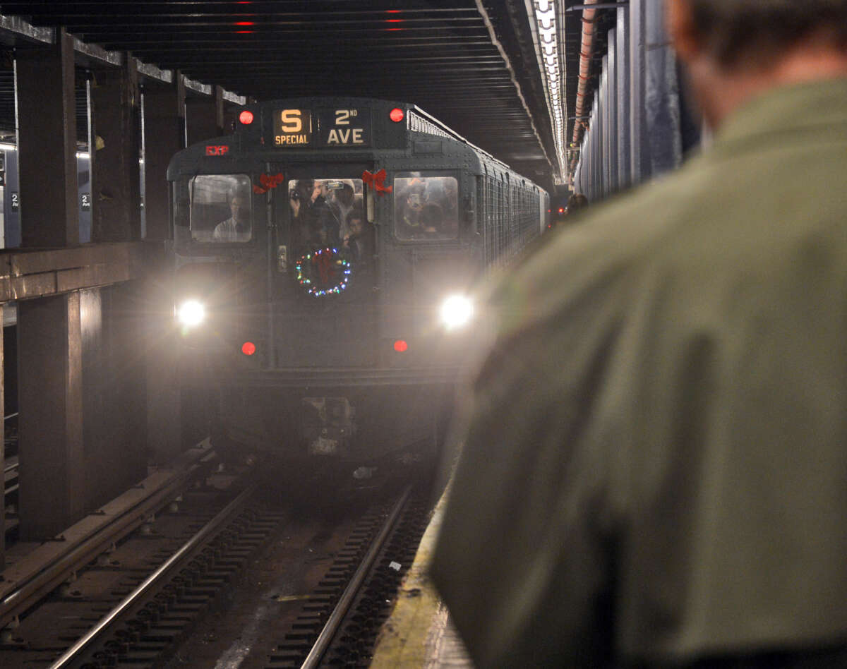 Vintage R1/9 train cars with wreath