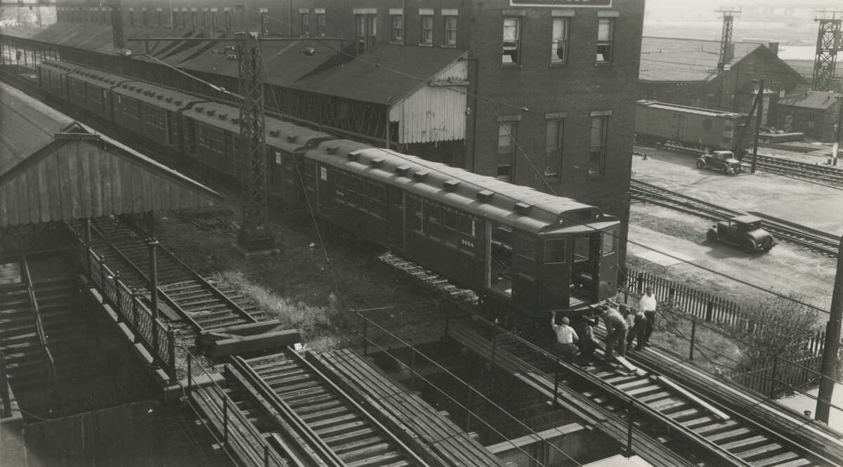 World’s Fair Lo-V cars arriving at the Harlem Yard, 1938